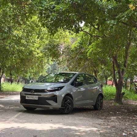Hatchback (Tata Altroz / Maruti WagonR)